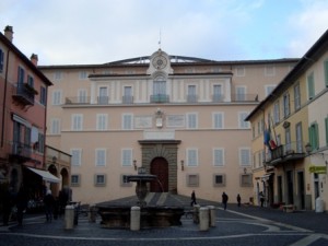 Castel Gandolfo Palace (wikipedia.com)